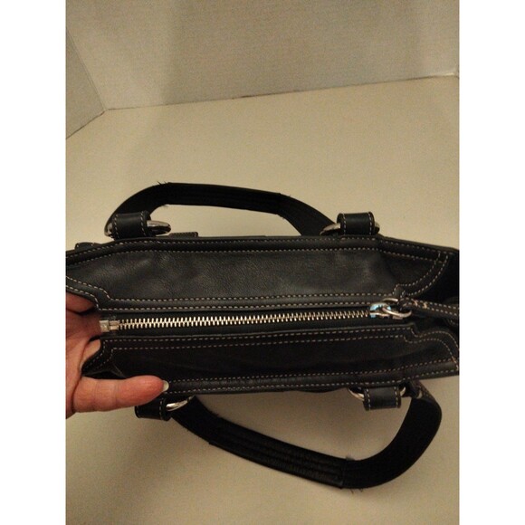 Authentic Coach black leather 8" x 13" shoulder bag - Picture 11 of 12